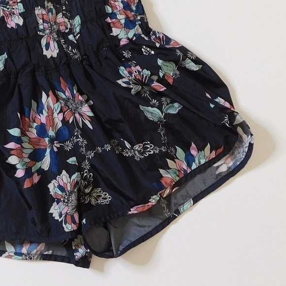 FREE PEOPLE Movement The Way Home Floral Shorts Black Athletic Print X-Small - Picture 6 of 16
